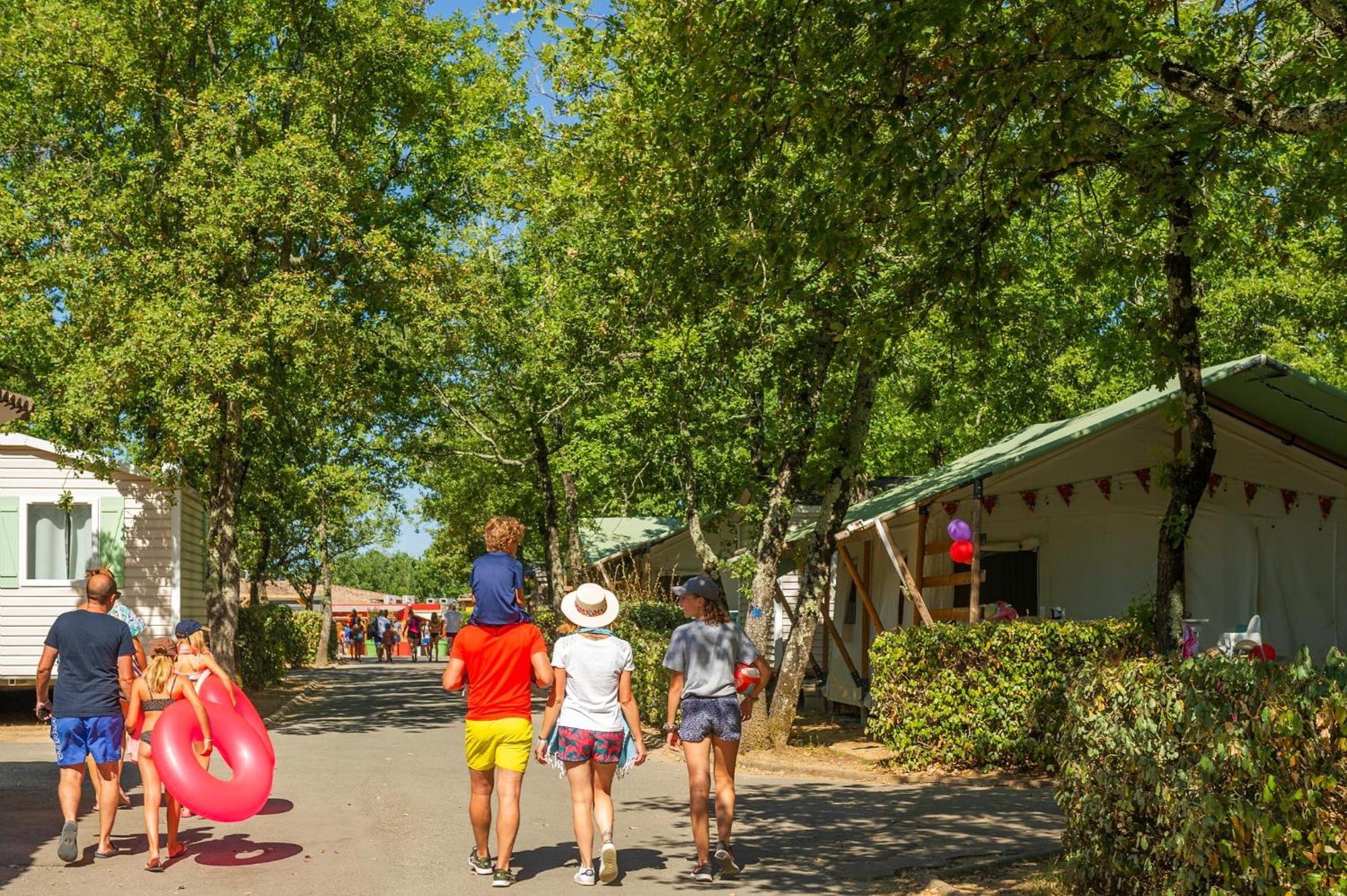 Camping Domaine De Chaussy Лагорс Экстерьер фото